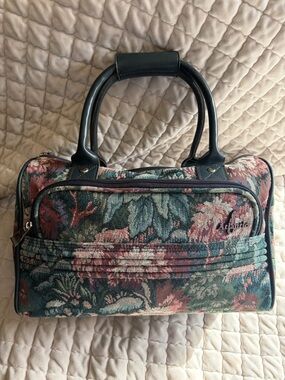 🌿Vintage Atlantic
Cottagecore Floral Tapestry
Weekender🌸